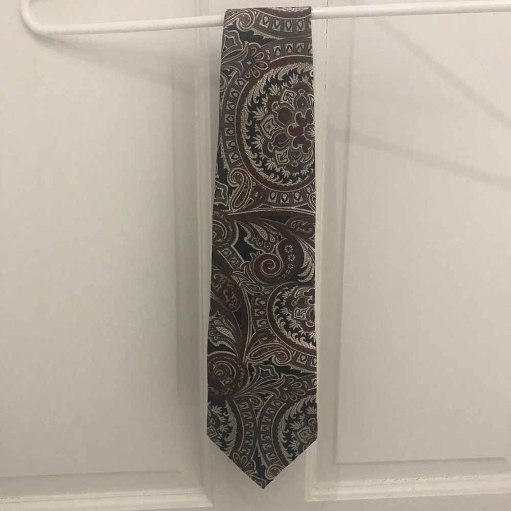 EUC Oscar de la Renta 100% Silk Paisley Tie